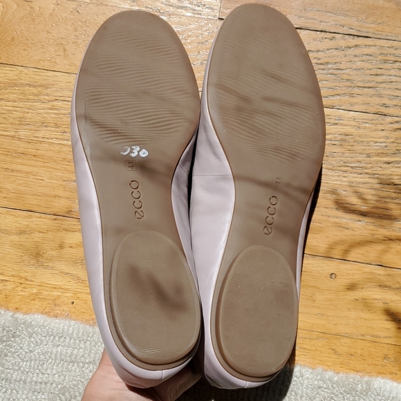 Lavender Ecco Flats - Picture 2 of 3